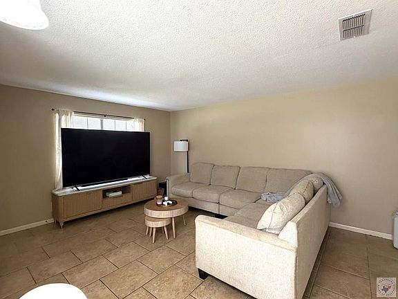 5th image of 1121-1123 E 18th St