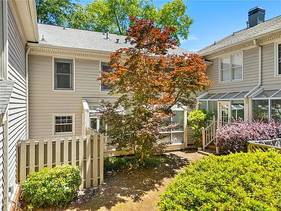 4th image of 46 Mount Vernon Cir