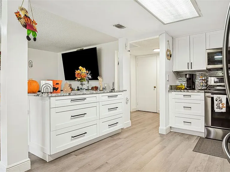 7501 Dolonita Dr #7501 — Photo 11
