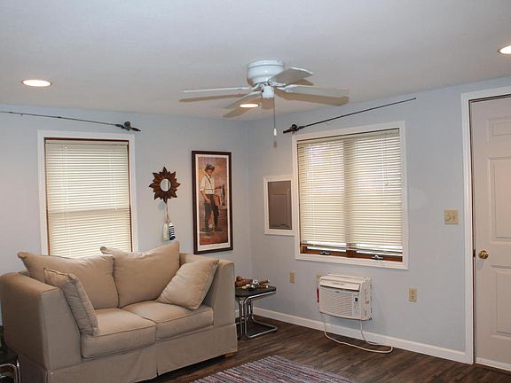 3rd image of 1649 Lakeshore Dr