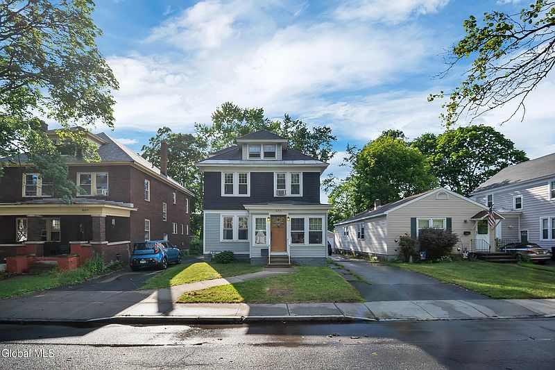 2nd image of 1083 Brierwood Boulevard