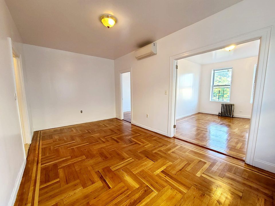 1st image of 926 E 224th St #2