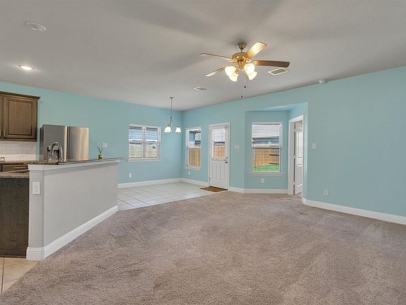 4th image of 693 Navasota Dr