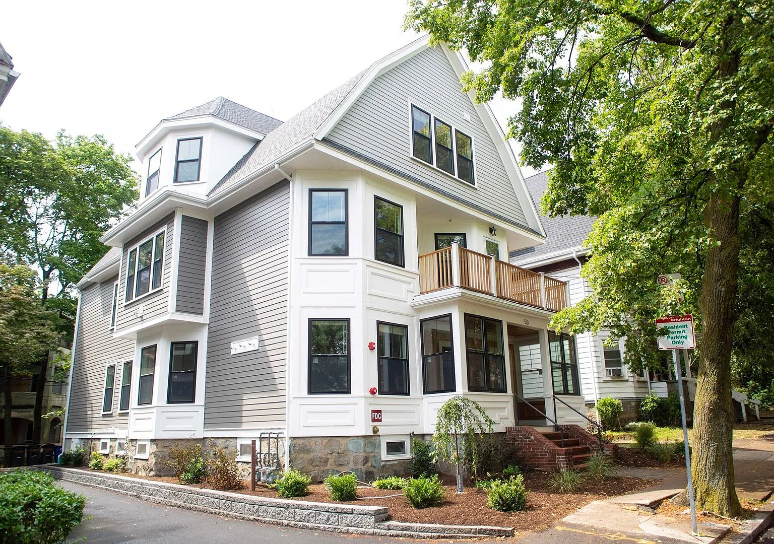 Fantastic Allston 4-bed, 2-bath — Photo 3