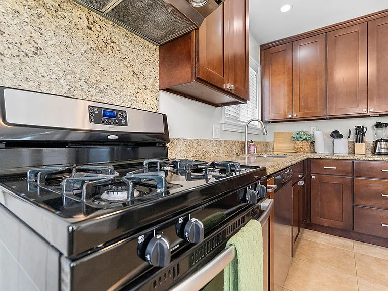 2109 N Valley St — Photo 22