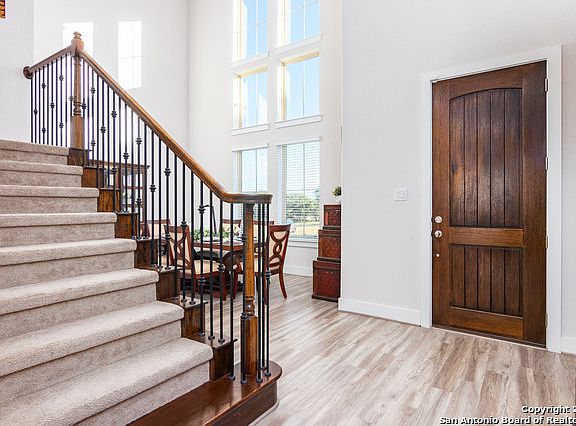 3rd image of 142 Newcourt Pl