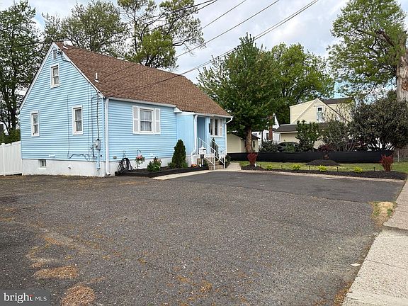 2nd image of 1026 W Browning Rd