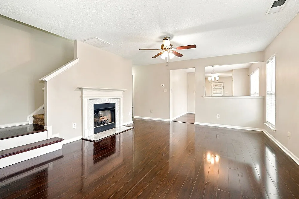 3 bed, 3.0 bath, 1480 sqft, $2,045 — Photo 3