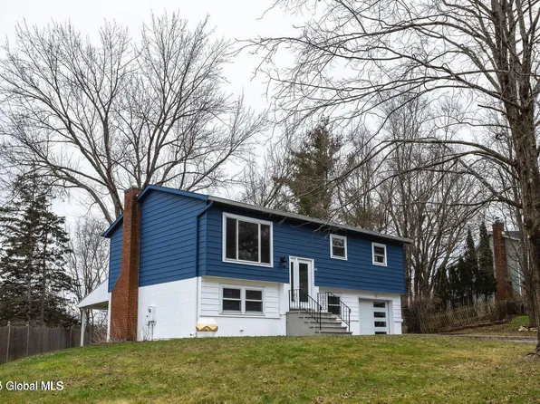 212 Deerfield Court, Voorheesville, NY 12186