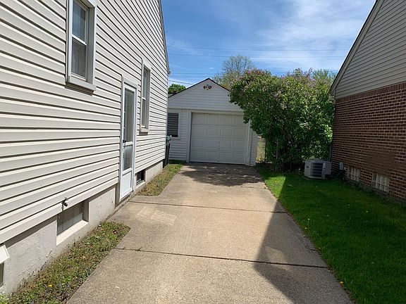 2nd image of 2639 Grindley Park St