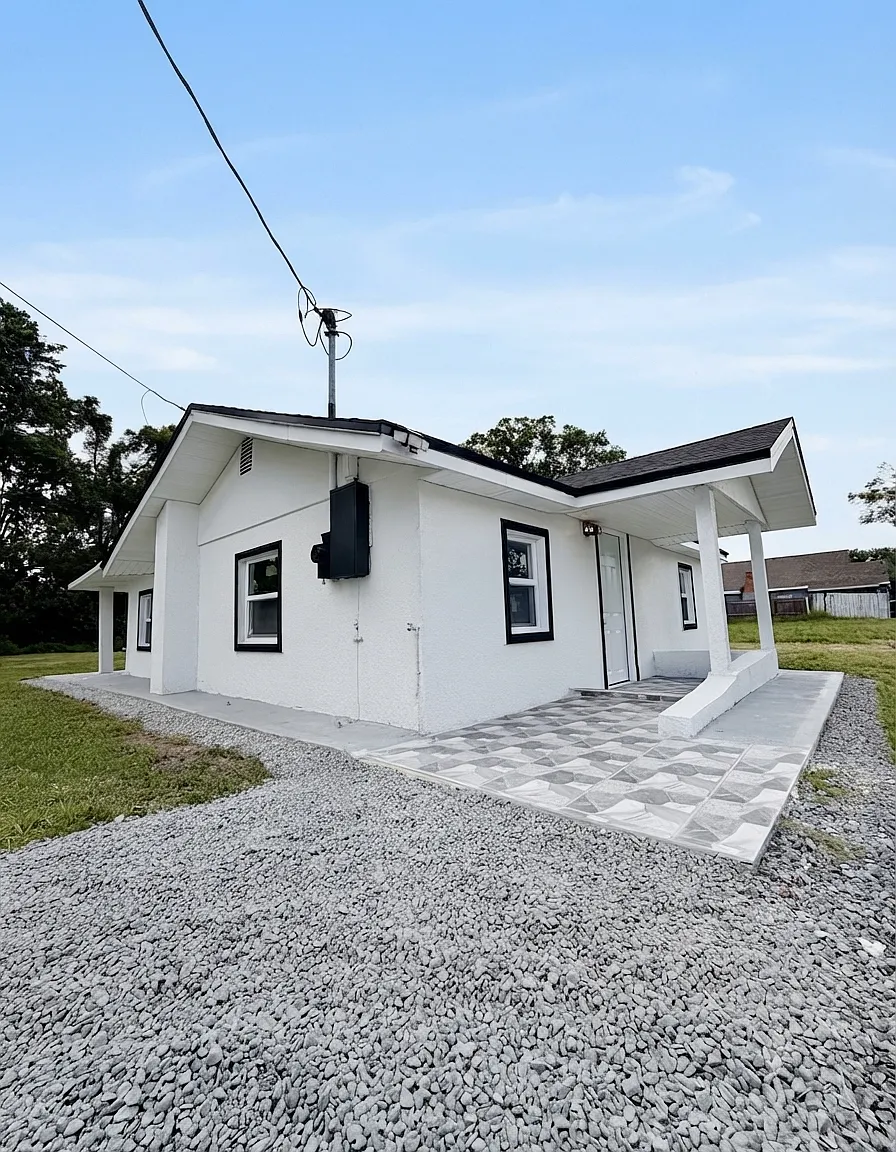 3 bed, 860 sqft, $1,850 — Photo 1