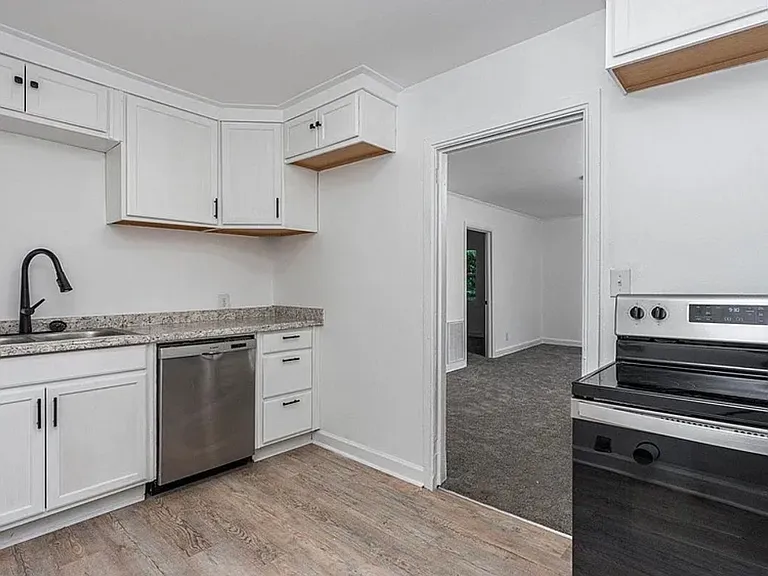 312 Pineneedle Rd — Photo 10