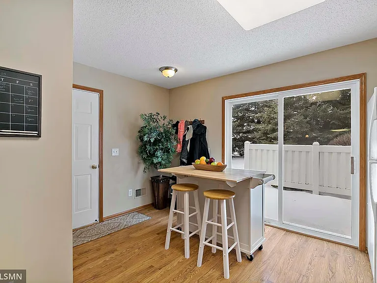 302 Wilderness Dr — Photo 8
