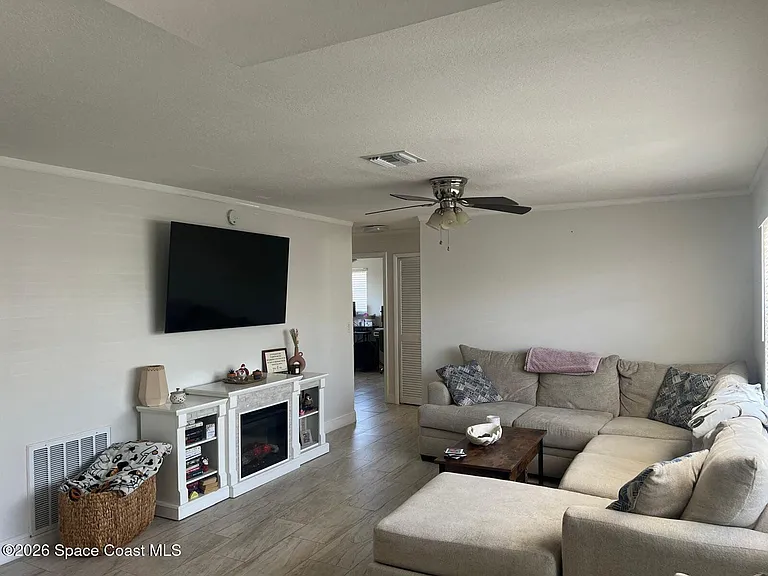 581 Oxford Ave — Photo 10
