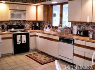 310 Washington Dr, New Hartford, NY 13413