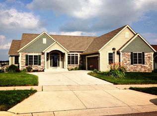1603 Rockridge Way, Waukesha, WI 53188