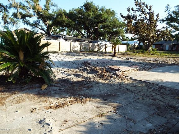 3rd image of 315 S Bonita Ave