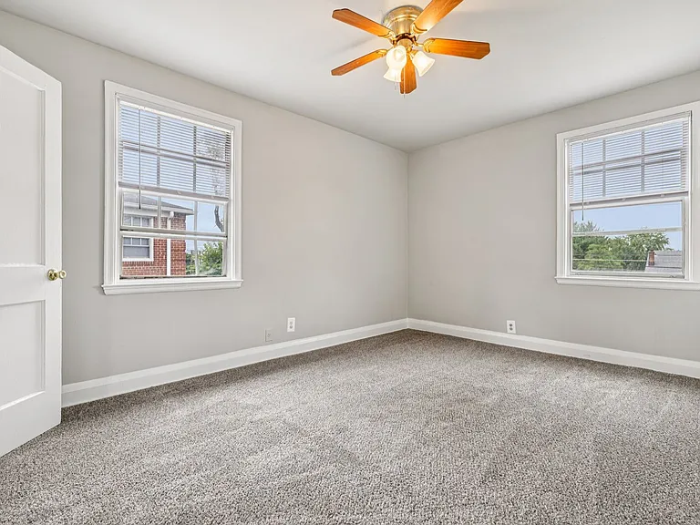 Oaklee Village Apartments — Photo 40