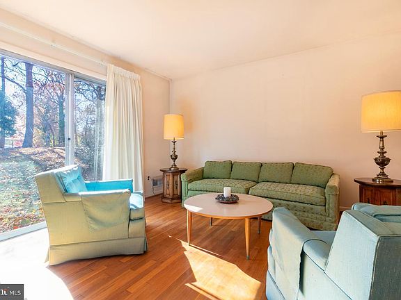 2nd image of 8403 Eureka St