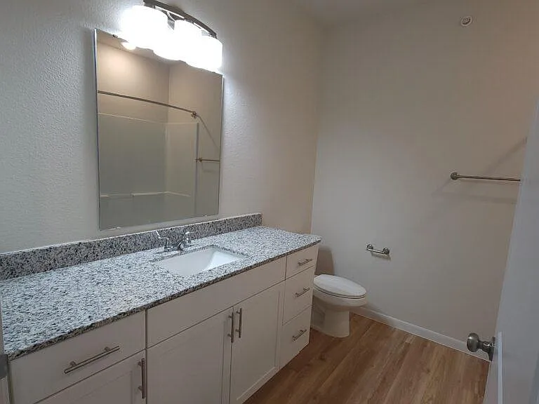 The Grove Apartments — Photo 9