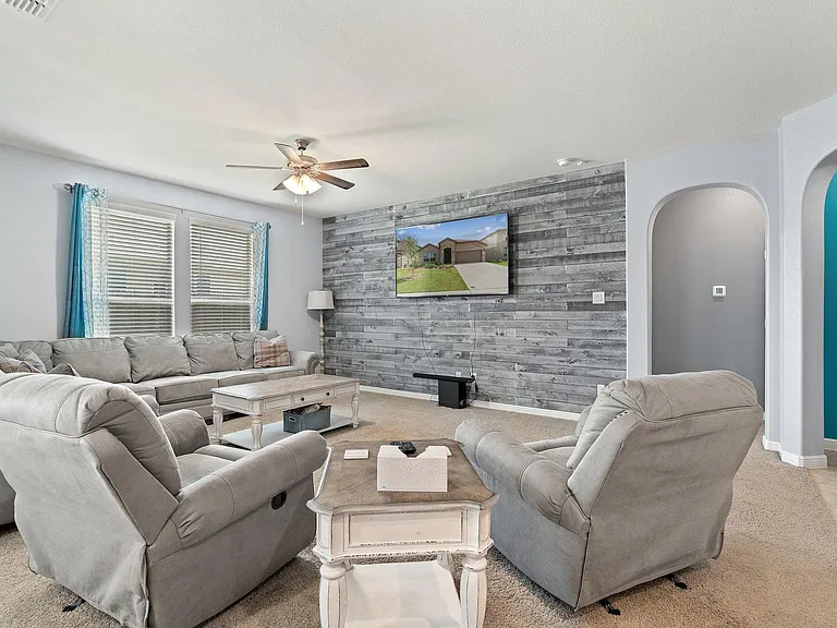 9124 Golden Hollow Ln — Photo 11