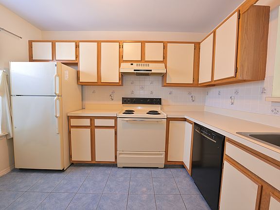 4th image of 12 Durham Ct #12