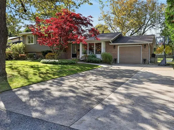 2 Parkdale Cres, Pelham, ON L0S 1E3