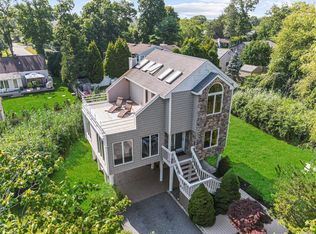 42 Astor Ave, Brookhaven, NY 11719