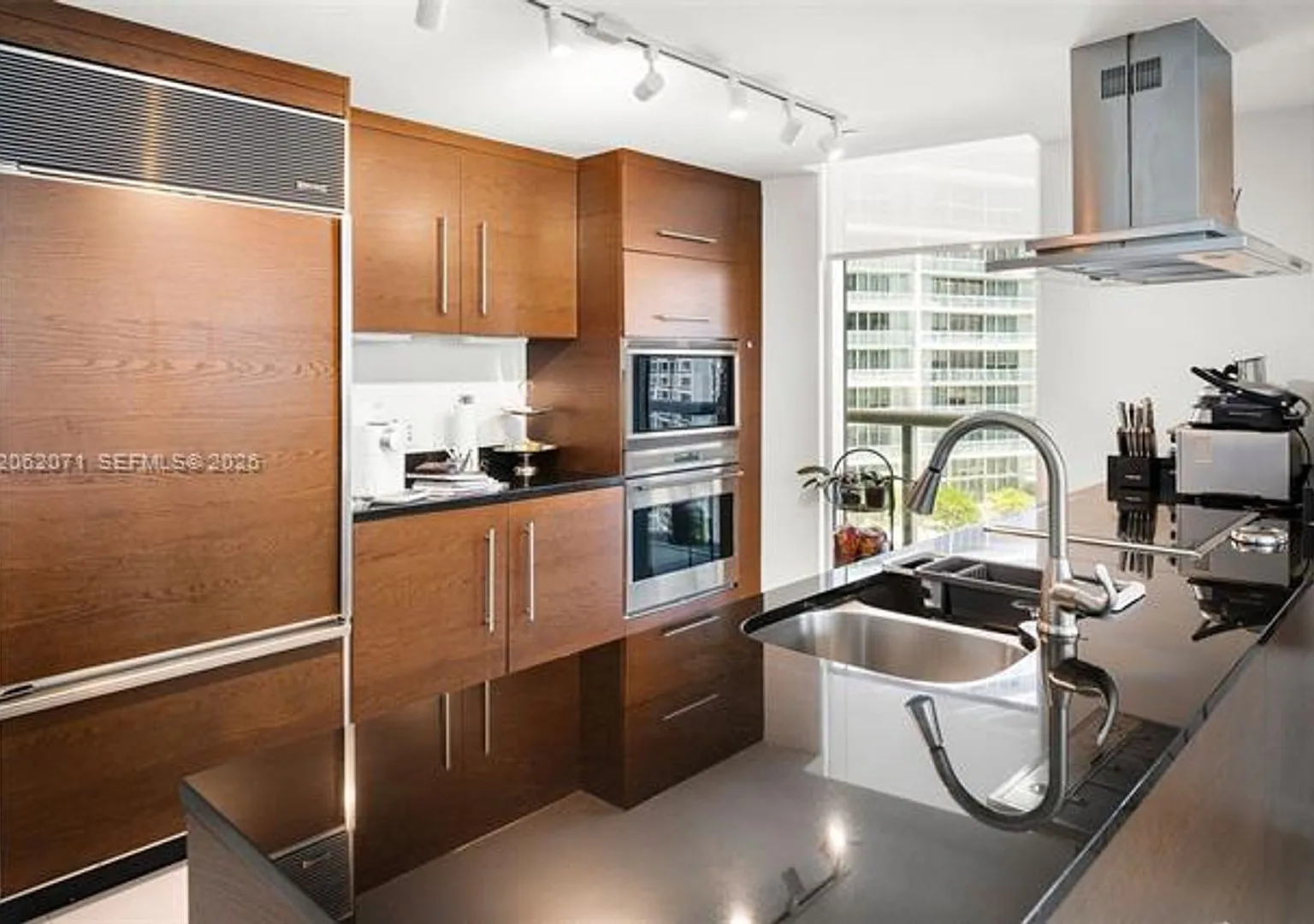 495 Brickell Ave cu-1802, Miami, FL 33131 — Photo 1