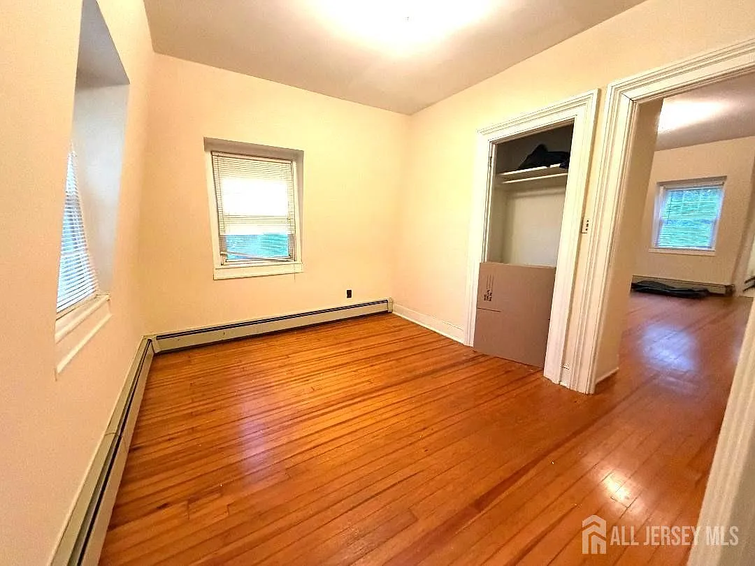 207 Woodbridge Ave — Photo 3