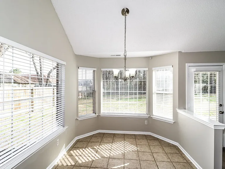5560 Mary Ln — Photo 7