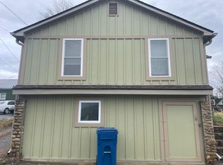 82 Spruce St, Canton, NC 28716