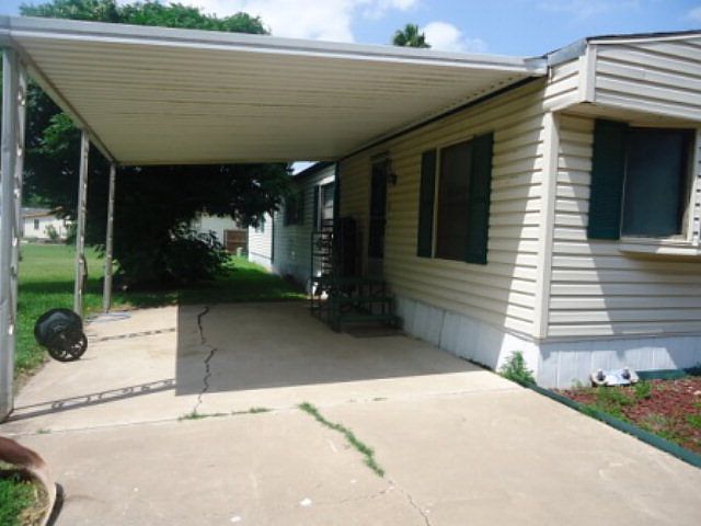 2nd image of 425 Plantation Dr