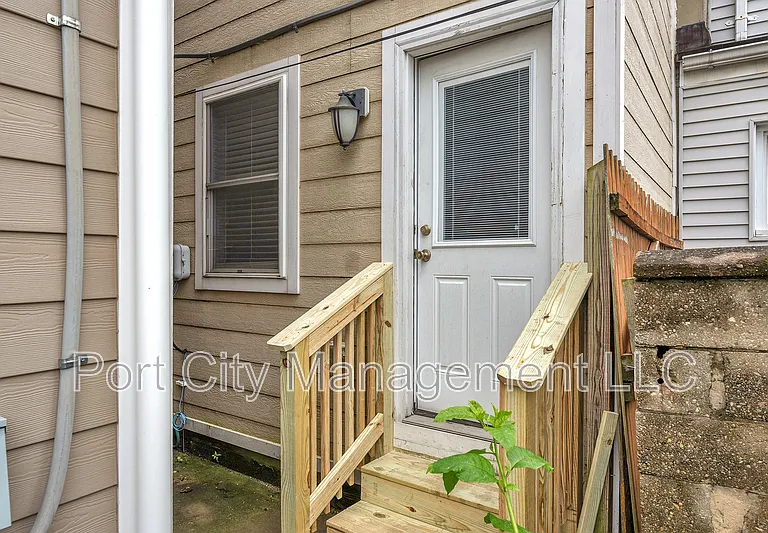 2 W Clement St — Photo 19