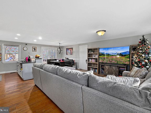 3rd image of 1524 Sadlers Wells Dr