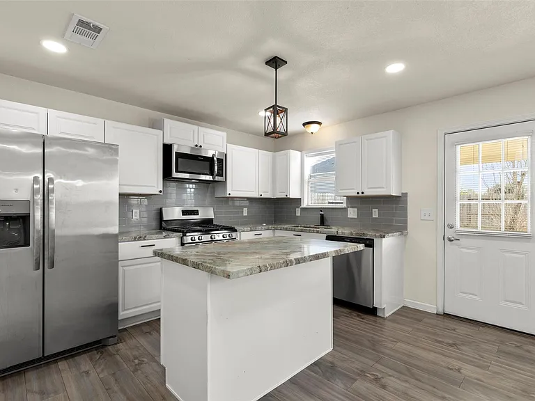 14106 Kinsbourne Ln — Photo 4