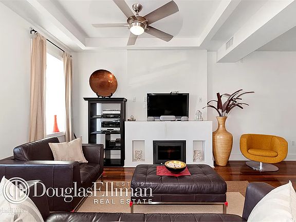 2nd image of 1049 49th Ave #4