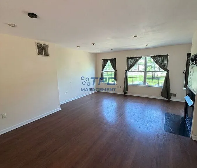 83 Nathan Blvd — Photo 2