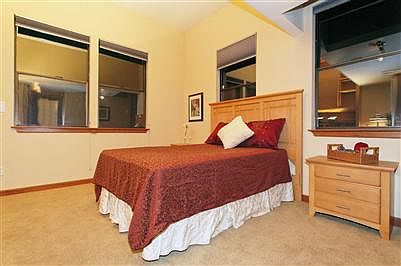 Main bedroom, along 15th Ave
