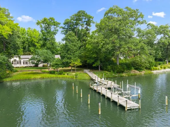 122 Way Point Ln, Kilmarnock, VA 22482