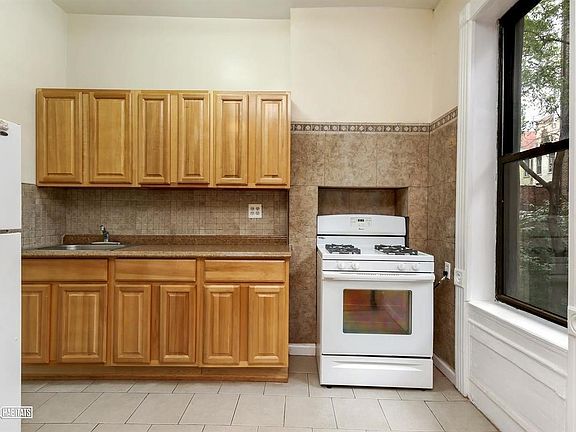 3rd image of 235 E 115th St