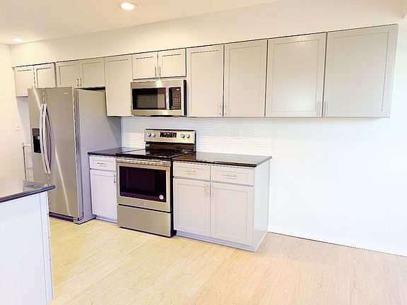 5th image of 1530 Bradley Dr