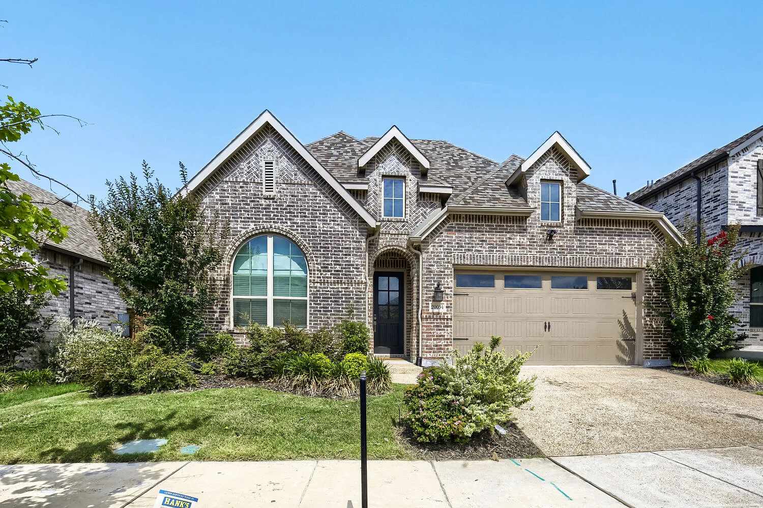 4 bed, 2291 sqft, $3,000 — Photo 1