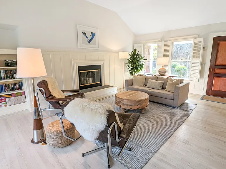 7 Briarsweet Ln — Photo 3