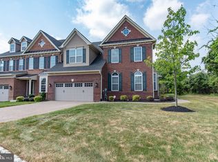 25 Rittenhouse Cir, Newtown, PA 18940