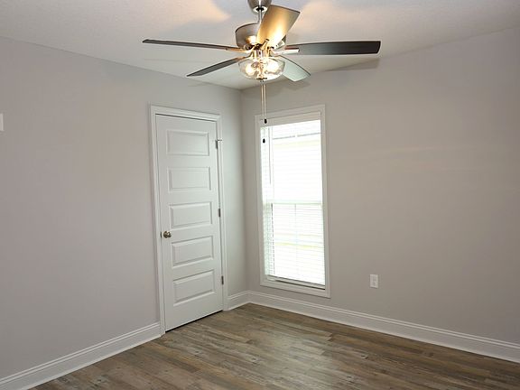 5th image of 2047 Meadow Cove Dr