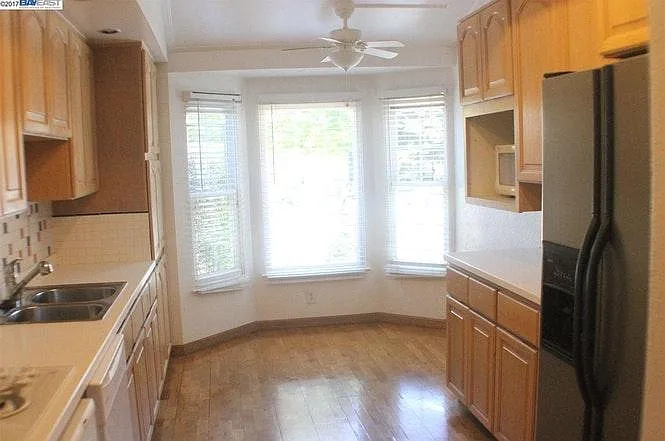 3 bed, 1751 sqft, $3,600 — Photo 2