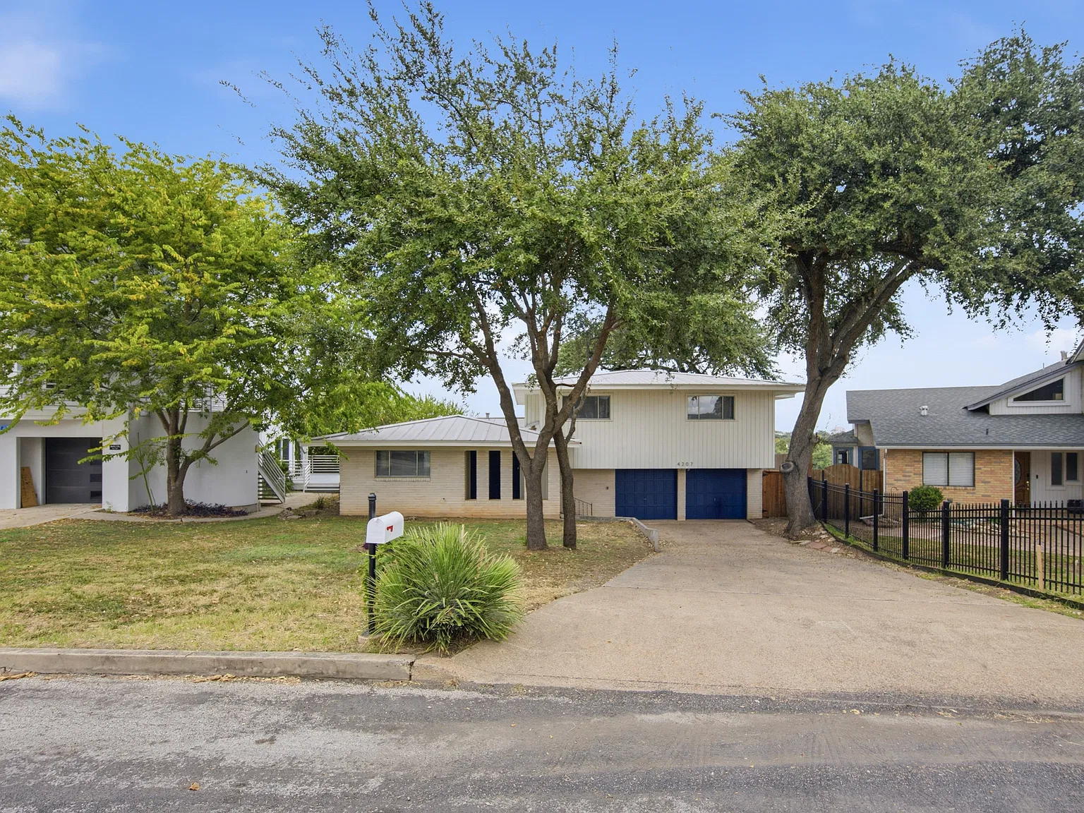 3 bed, 1709 sqft, $2,100 — Photo 1