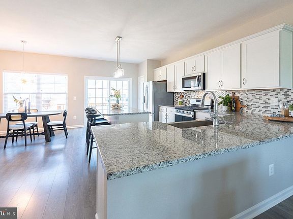 4th image of 245 Crofton Ct