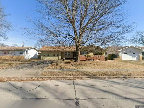 2828 S Stewart Ave, Springfield, MO 65804